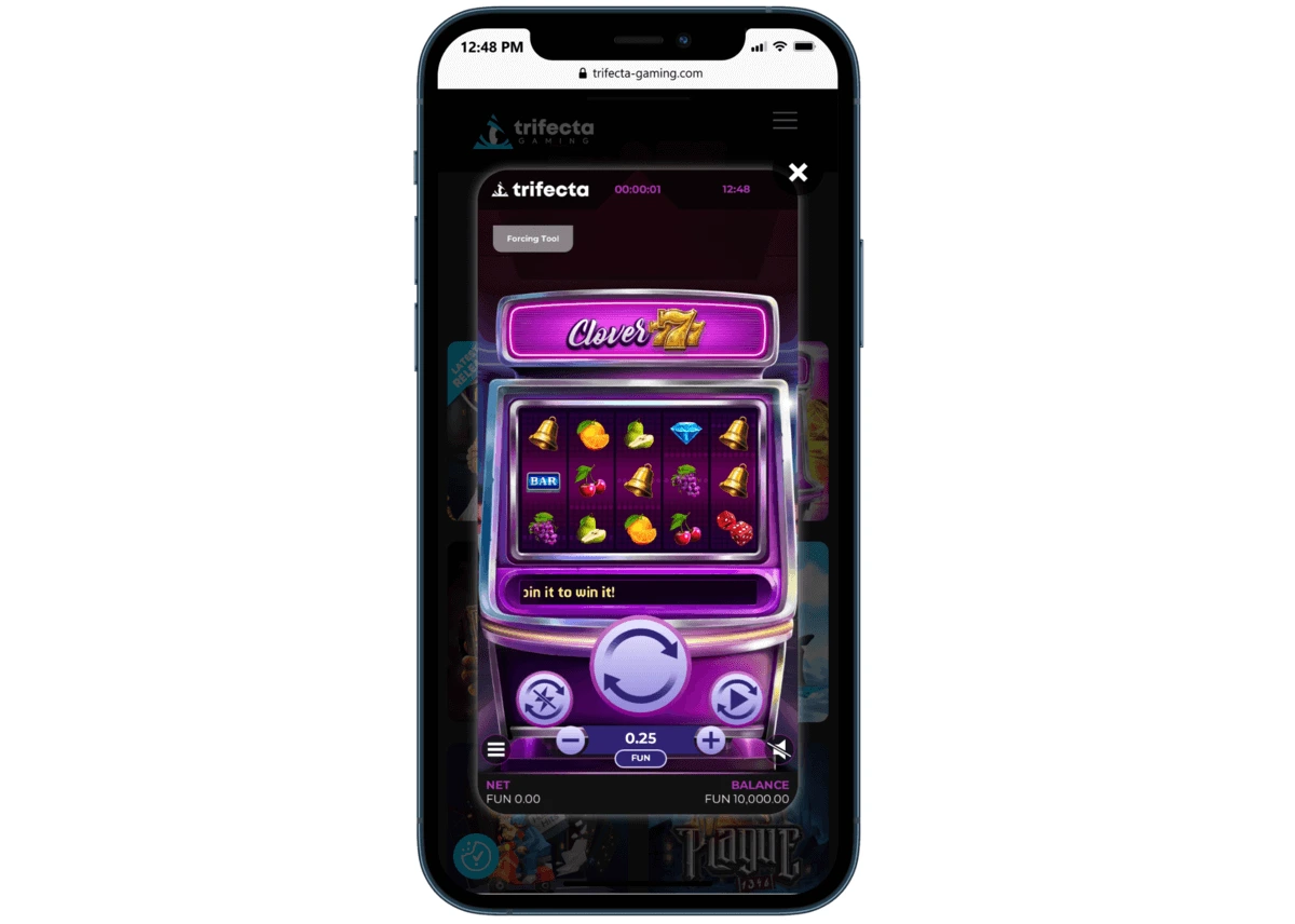 Interface de la machine à sous Clover 777 jouable sur un appareil mobile.